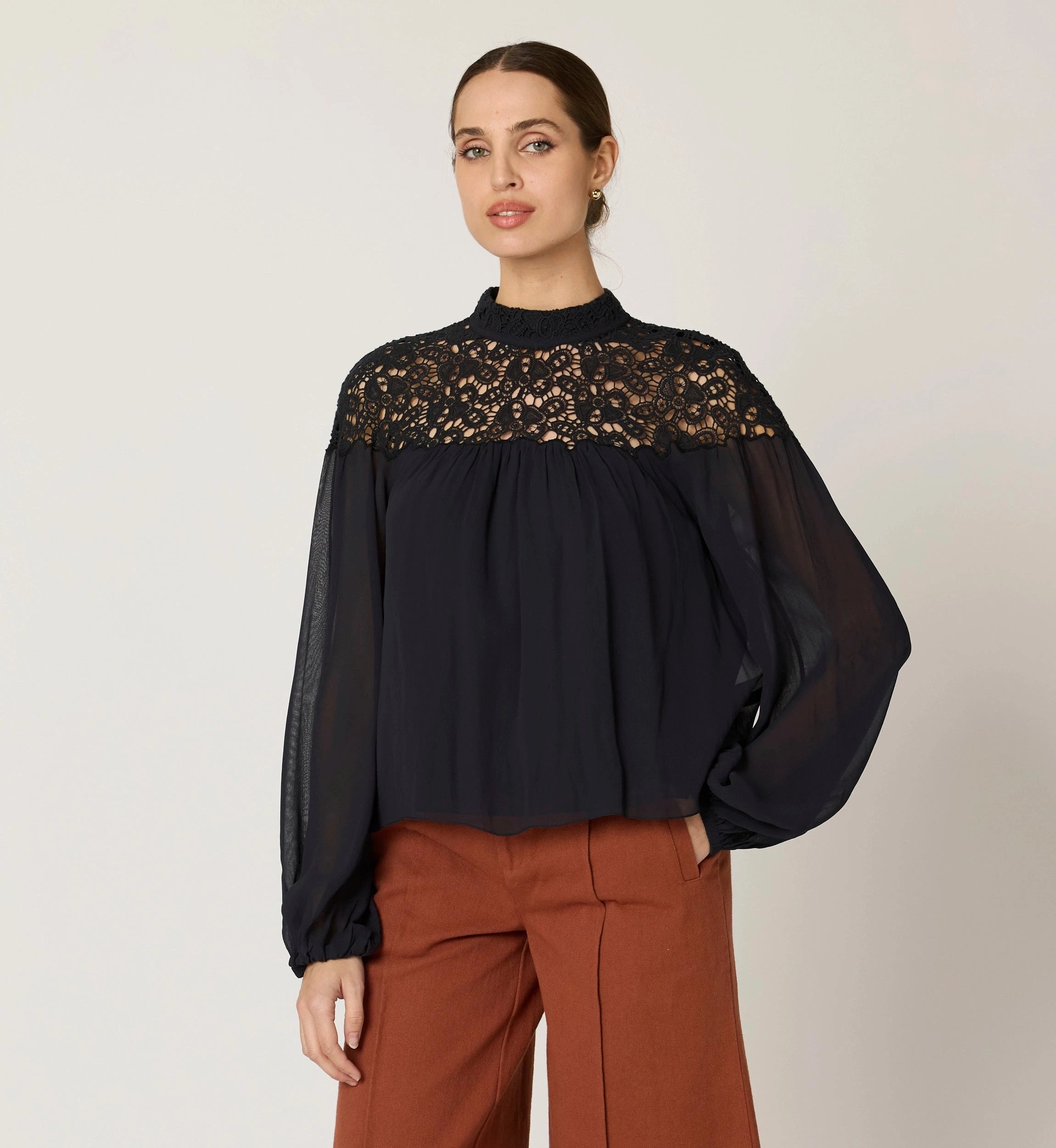 Eloise Blouse-Black