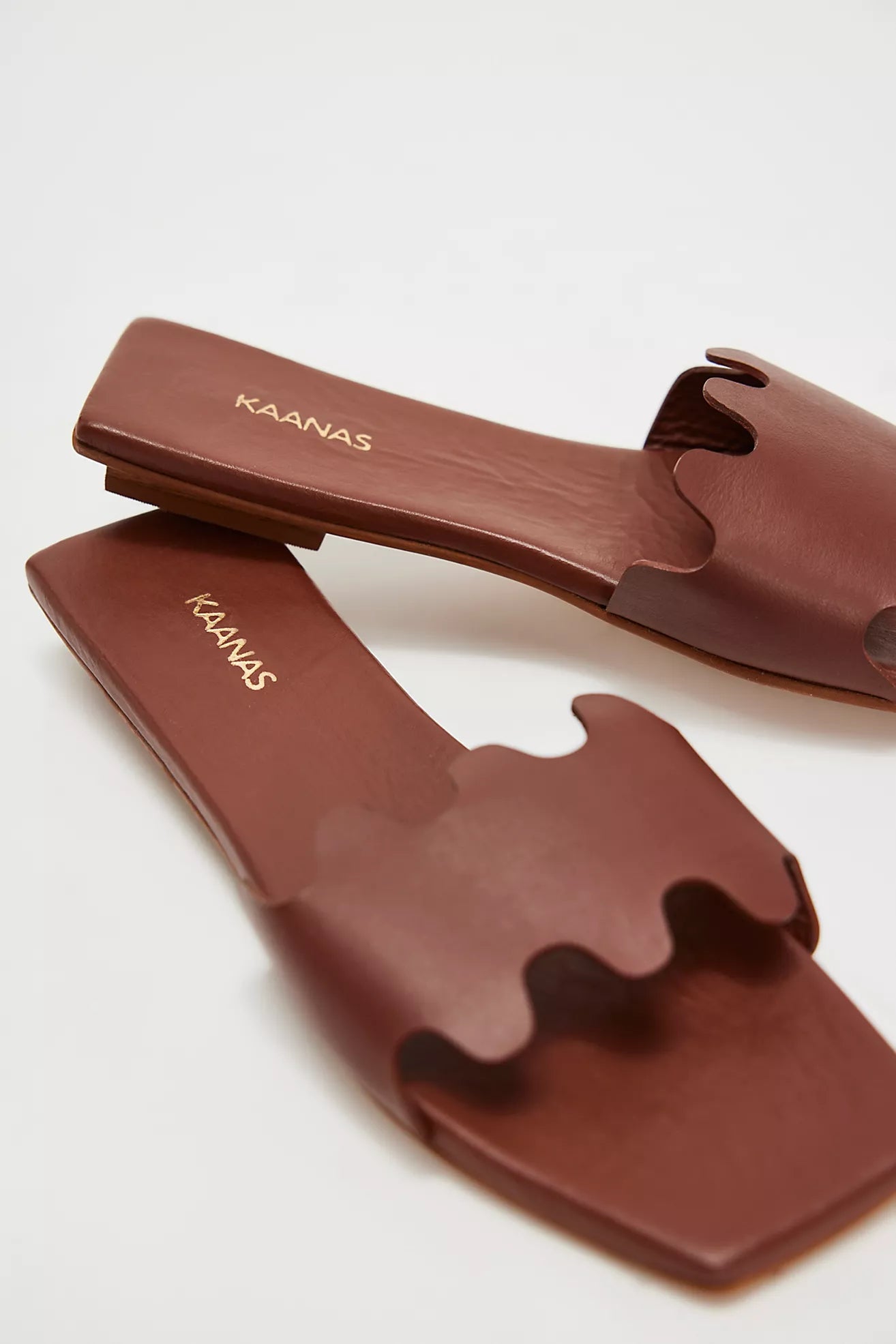 Mallawi Wavy Sandal - Brown