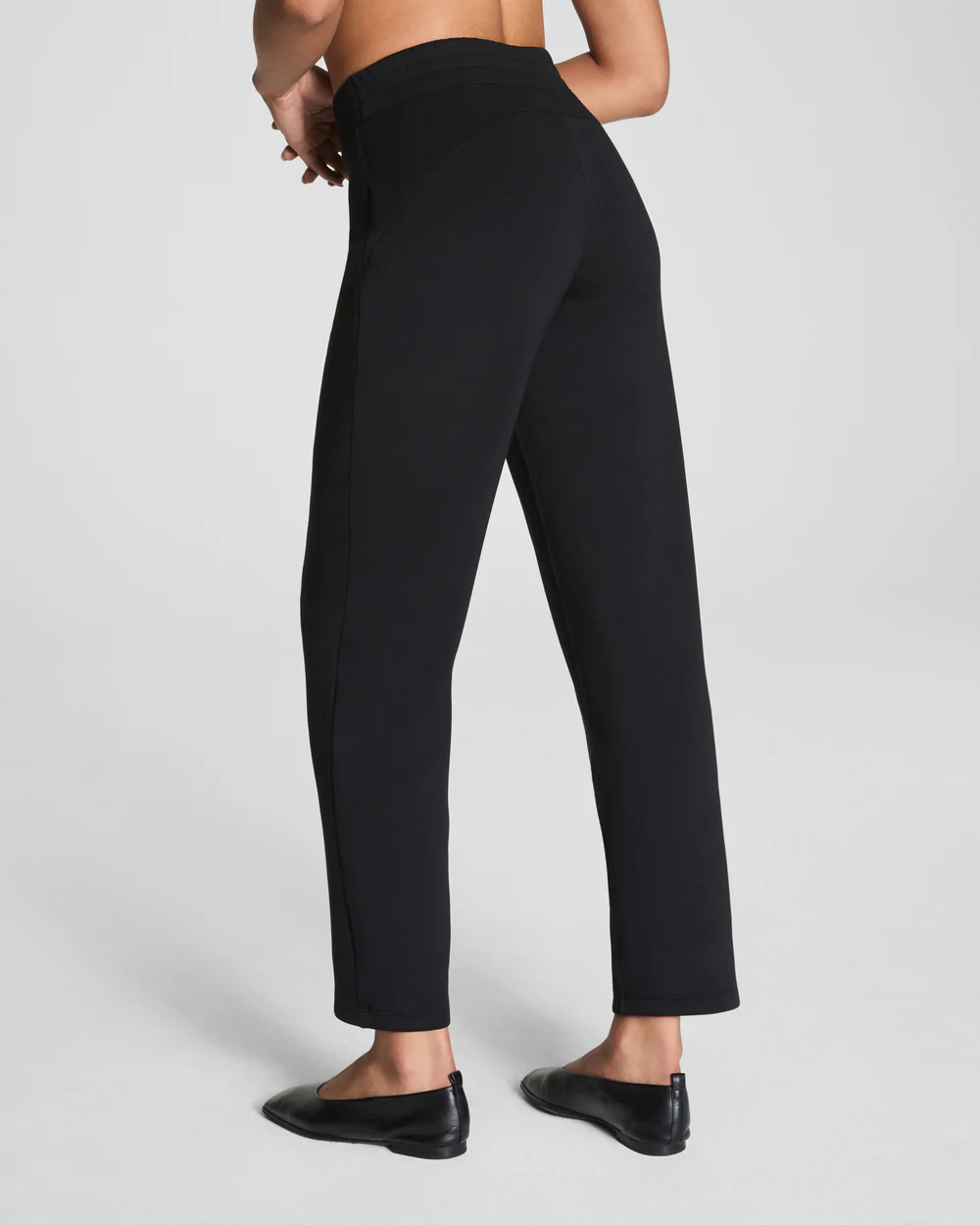AirEssentials Slim Straight Leg Pant - Very Black