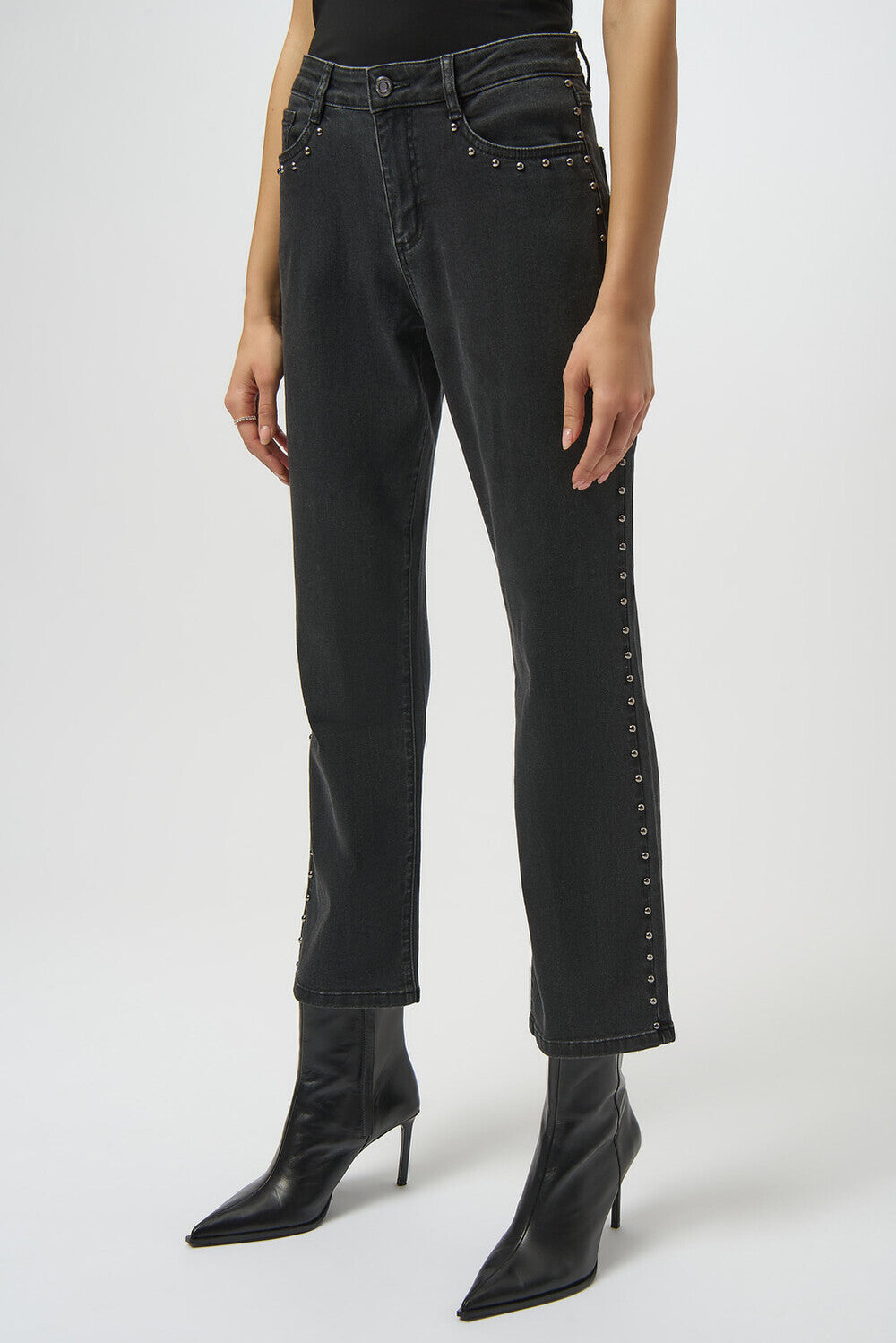Edgy Mid-rise Jeans