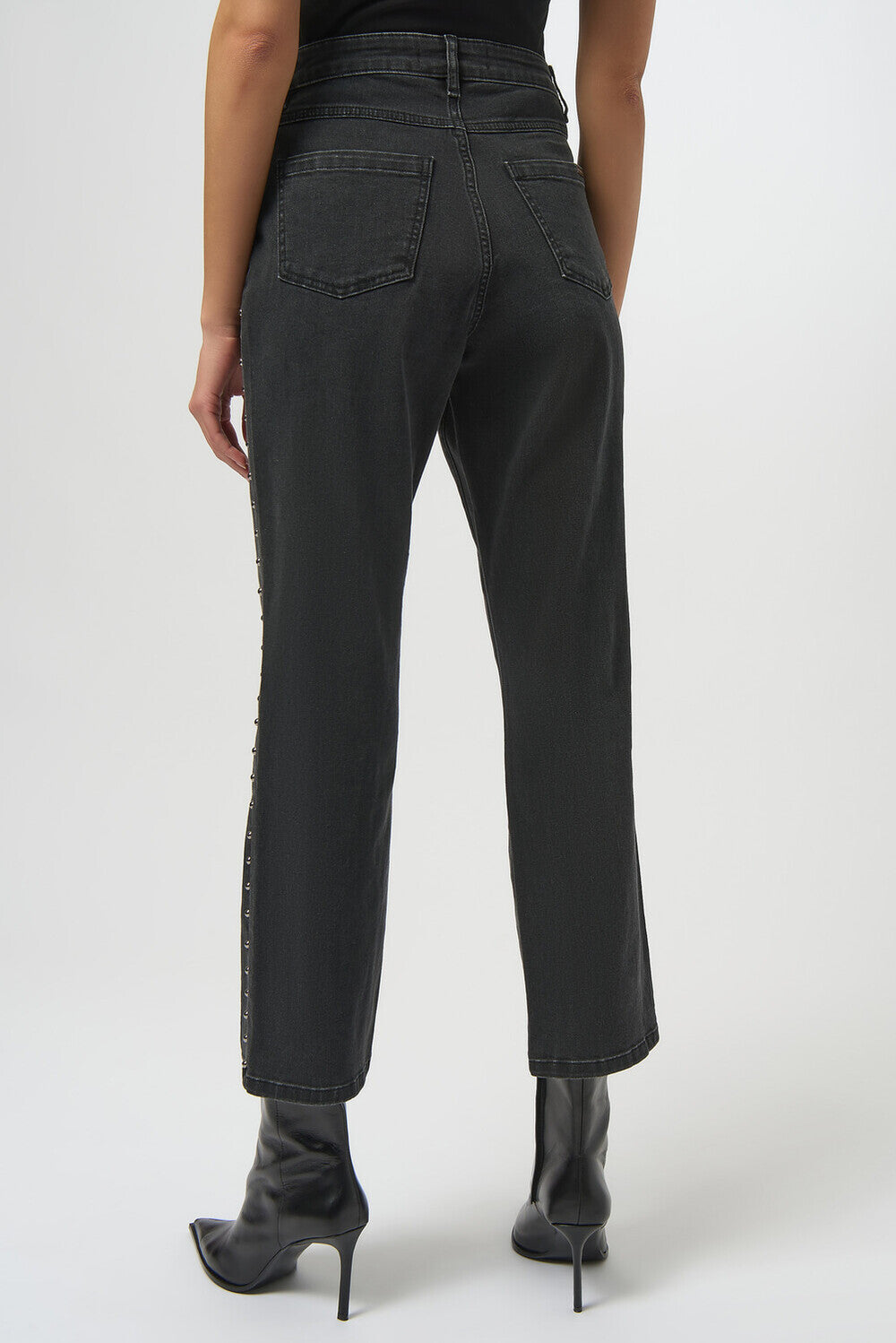 Edgy Mid-rise Jeans