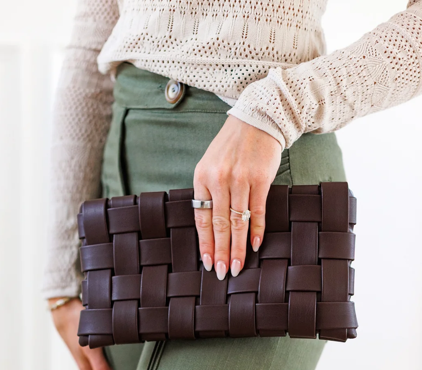 Lindy Woven Clutch-Espresso